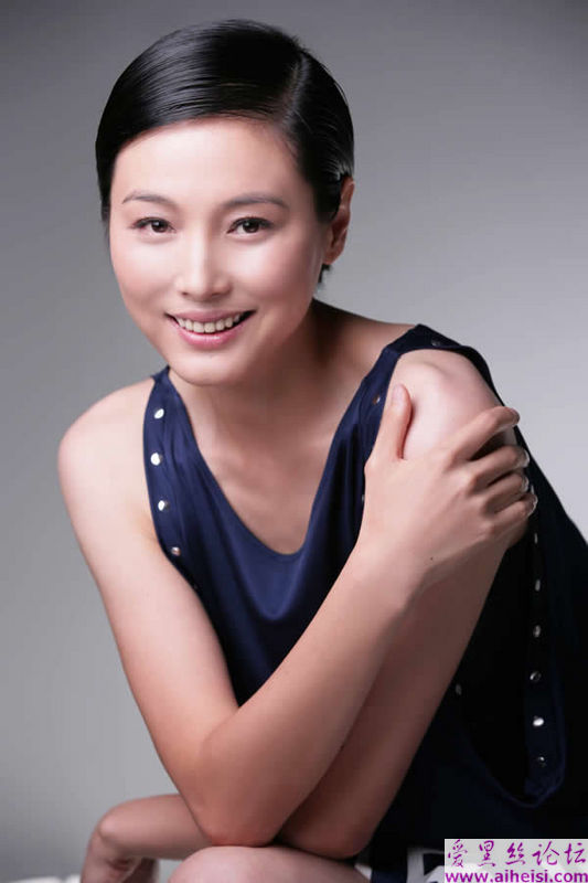 台湾第一美女主播侯佩岑最新写真图片