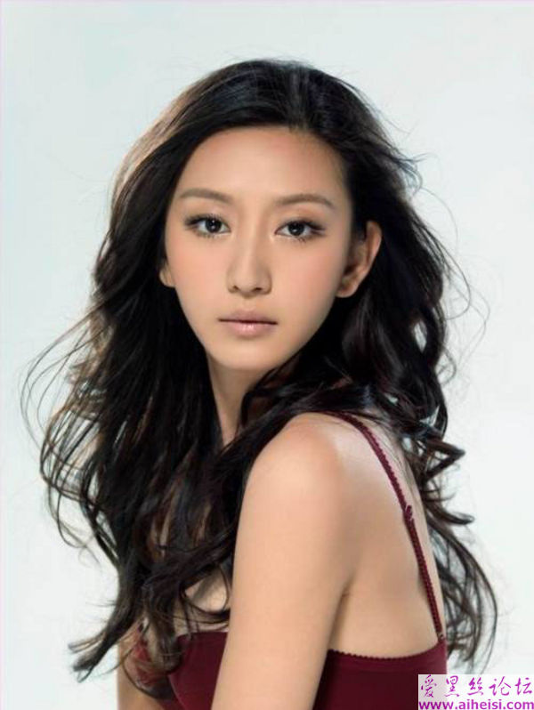大导演王晶新新宠女星唐一菲写真图