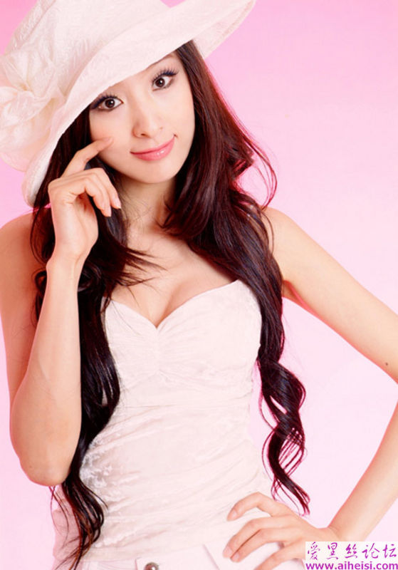 小龙女彤彤的精美套图写真