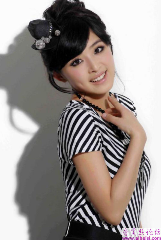 张含韵半熟嫩女最新写真专集