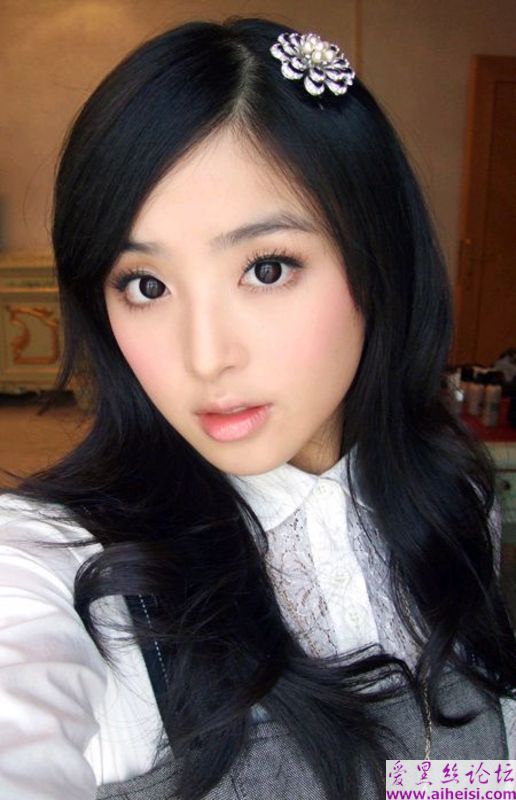 张含韵最新芭比娃娃造型写真图_非常的可爱