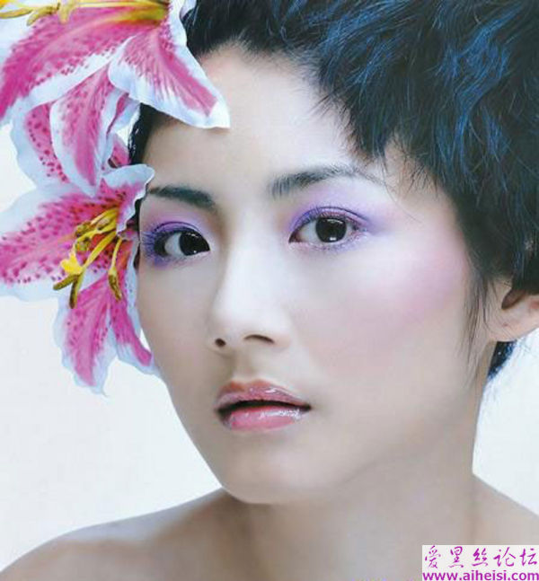 当前湖南著名主持人-谢娜个人写真图片