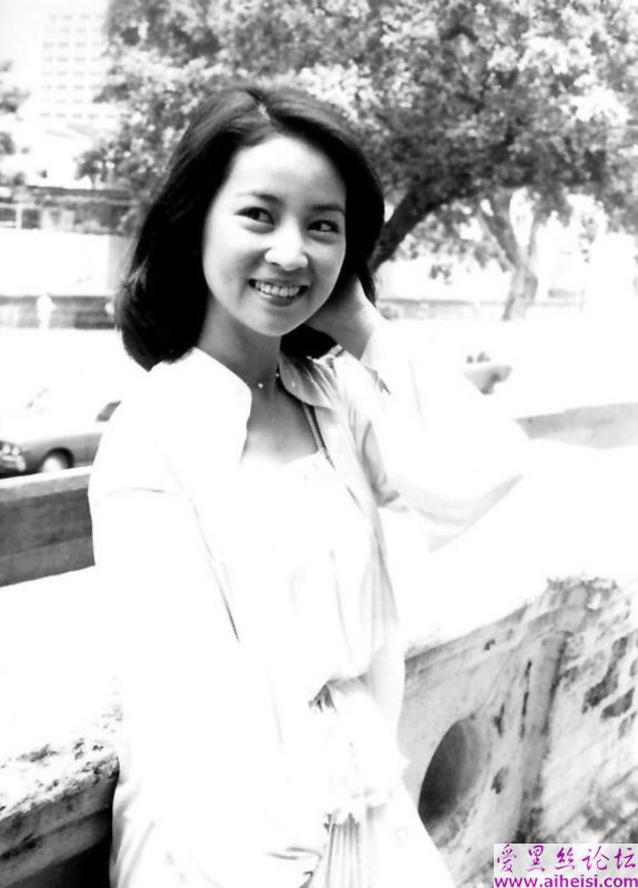 成龙老婆林凤娇早年几张难得的个人写真照片