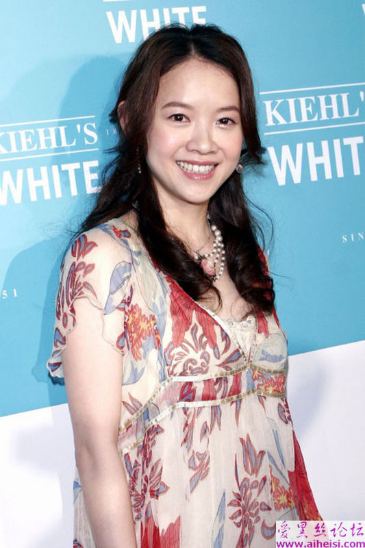 曾志伟女儿曾宝仪图片写真