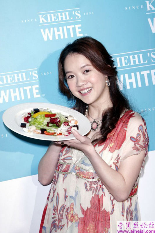 曾志伟女儿曾宝仪图片写真