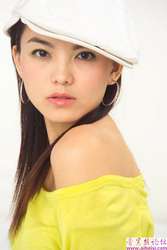 李湘-嫩黄鸭嘴壳帽子个人写真照片