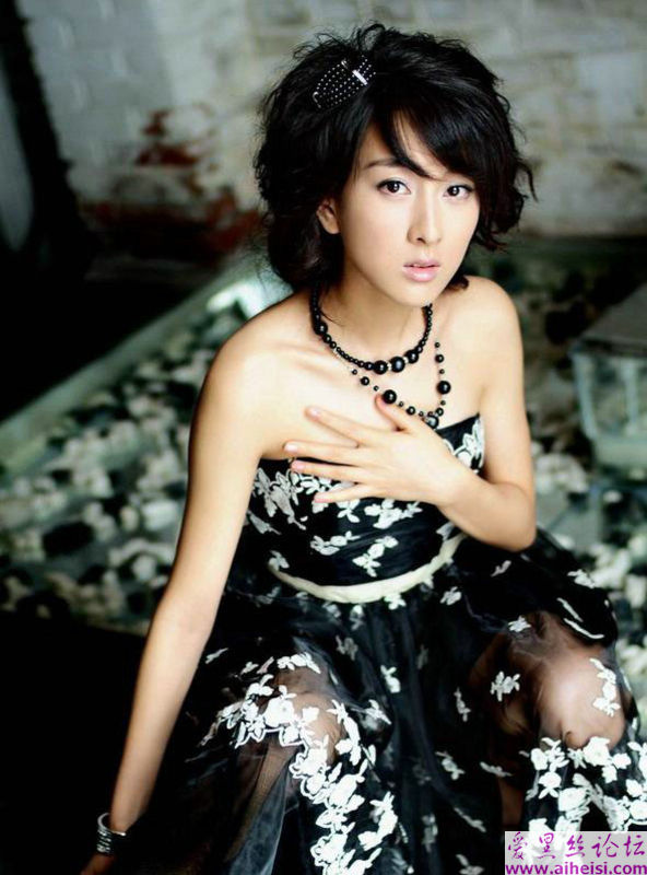 毕业于解放军艺术学院舞蹈系的美女明星马苏个人写真