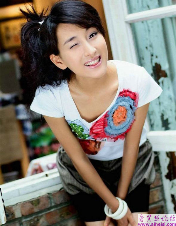 毕业于解放军艺术学院舞蹈系的美女明星马苏个人写真