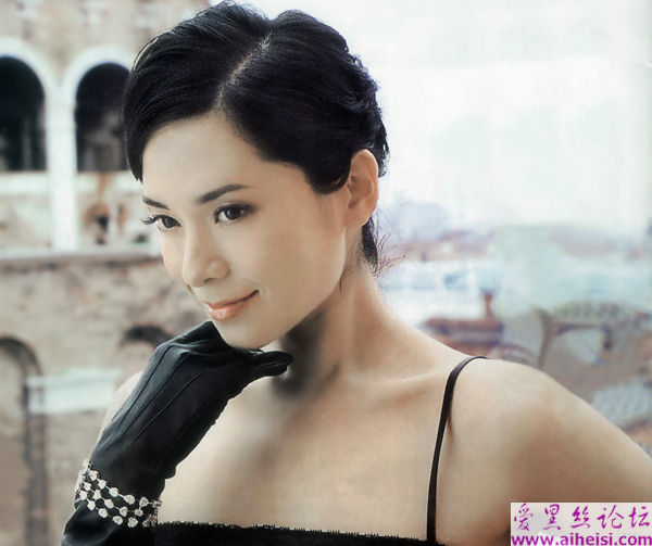 港姐郭羡妮黑色性感装图片