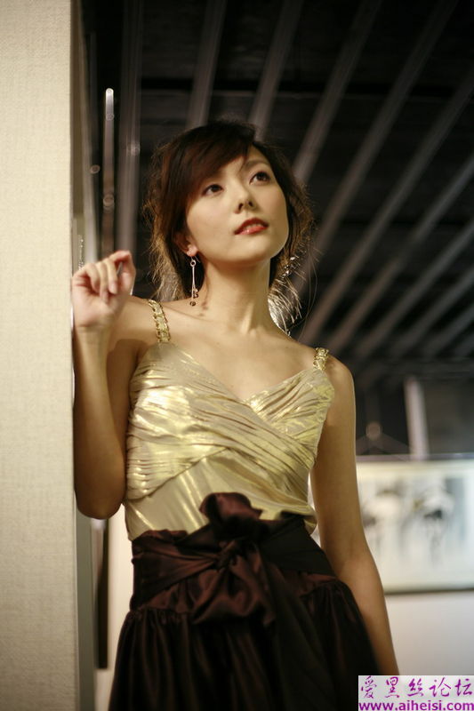 湖南卫视美女主持杨乐乐图片