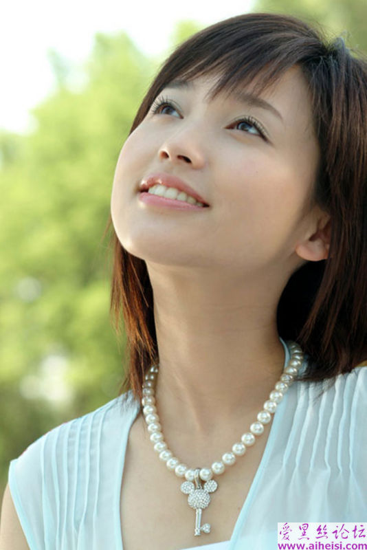 电影《命运呼叫转移》中的女主角金莎写真图片