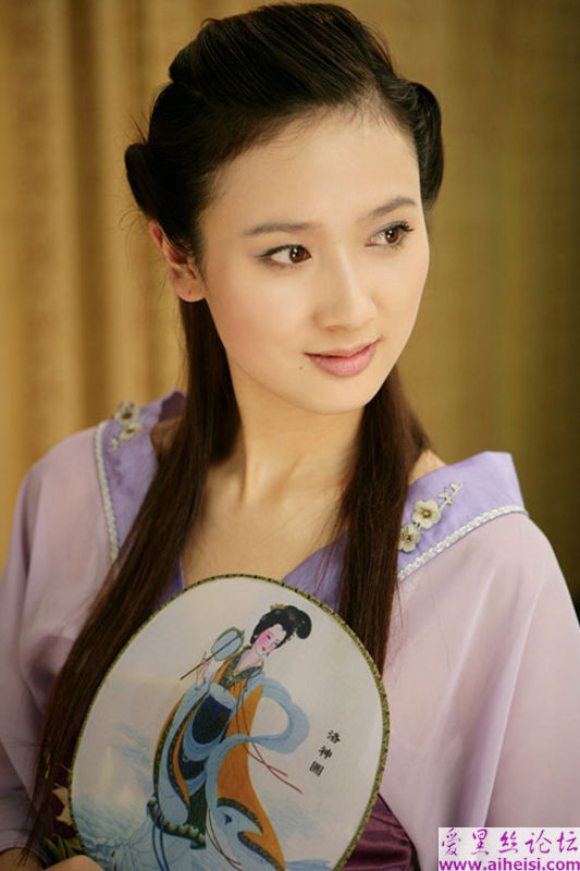 红楼梦选秀中的古装美女许晚秋图片