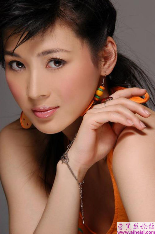 荣获观众喜爱的电视剧女演员奖童蕾图集
