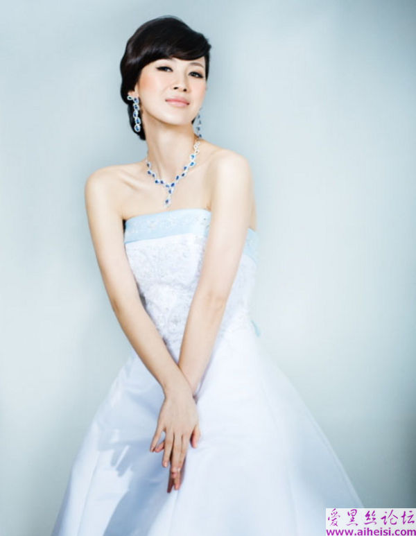 荣获观众喜爱的电视剧女演员奖童蕾图集