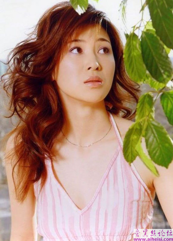 荣获观众喜爱的电视剧女演员奖童蕾图集