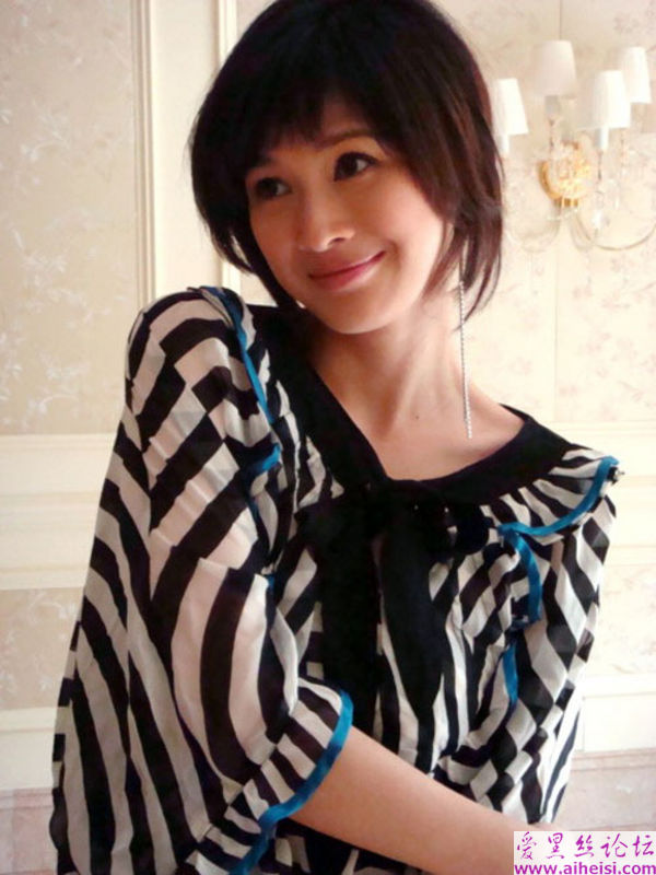 荣获观众喜爱的电视剧女演员奖童蕾图集