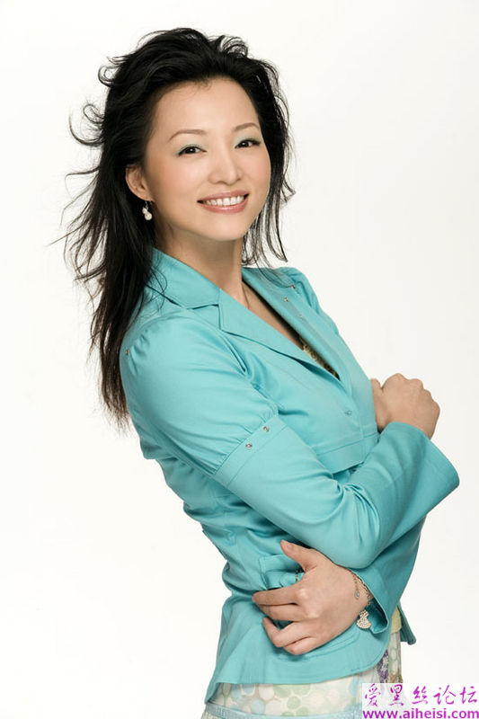 著名央视美女主持人董卿写真图片