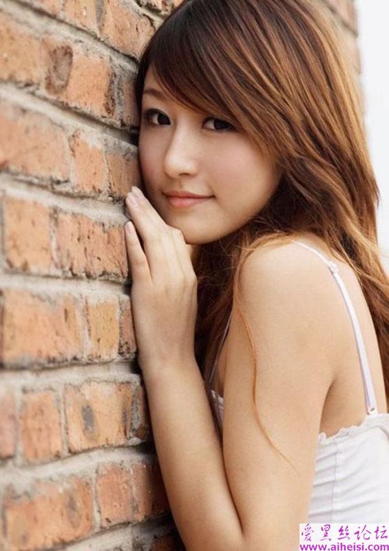著名足球宝贝刘羽琦最新写真