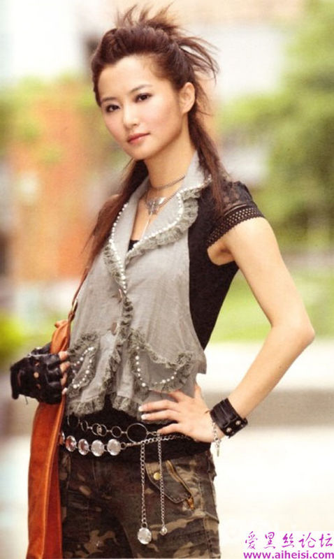 赵虹乔—乔杰立唯一的女子团体“七朵花”的团长