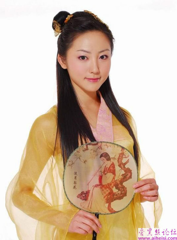 饰新版《红楼梦》中的孙菂尤二姐写真图