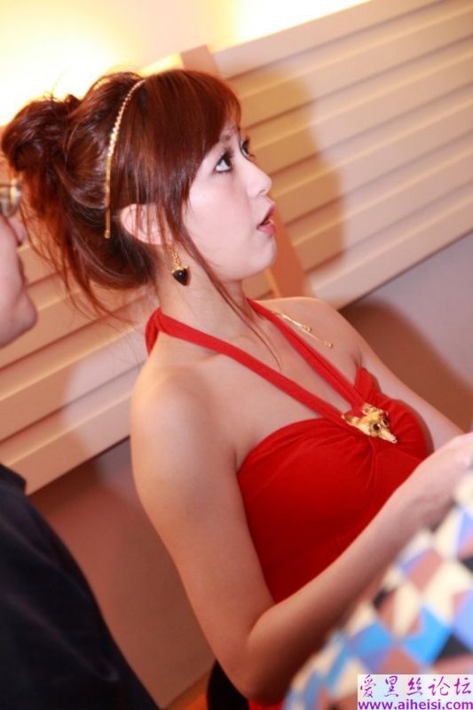香港TVBS女主播王怡仁(WangYiRen)写真图片