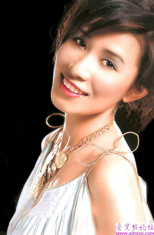 香港小姐出生的女星佘诗曼最新写真