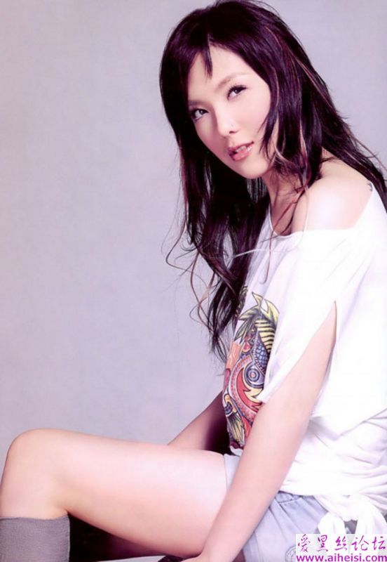 香港最受欢迎女歌手卫兰图片