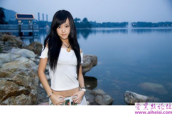 15岁性感小妹妹你喜欢吗