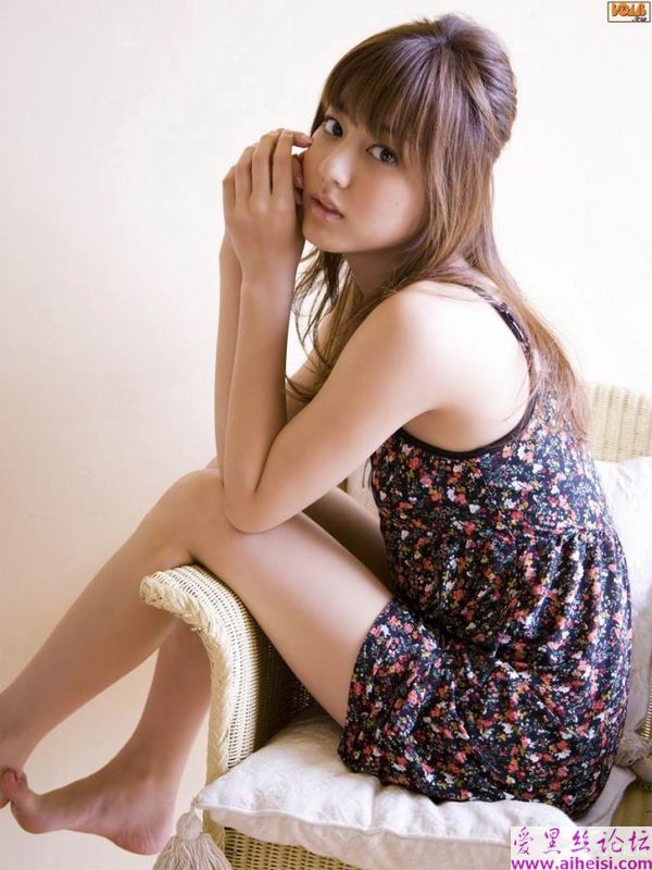 19岁迷人甜甜小美女