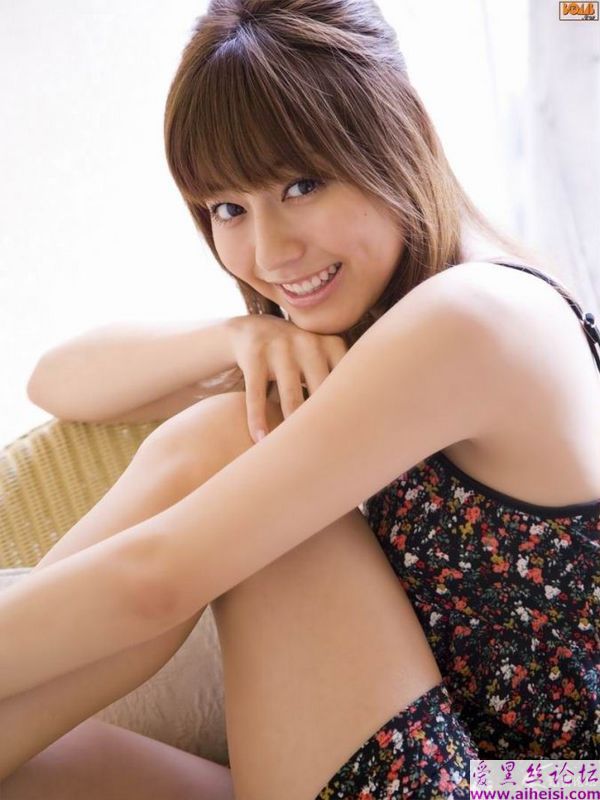 19岁迷人甜甜小美女