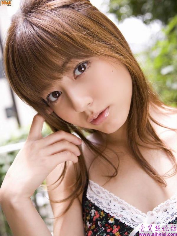 19岁迷人甜甜小美女