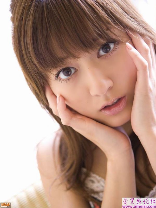 19岁迷人甜甜小美女