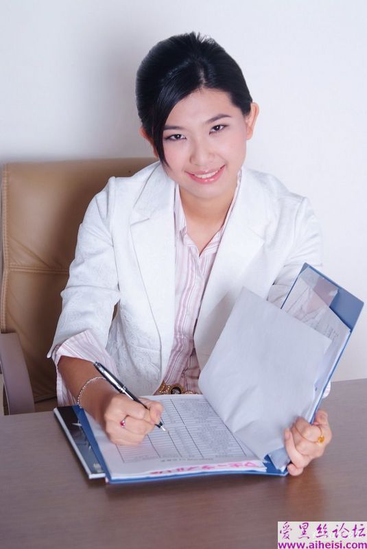 22岁美少女秘书