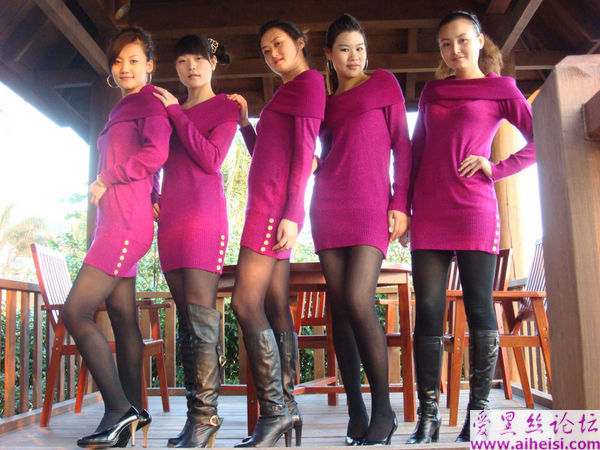一群美女看的人心动