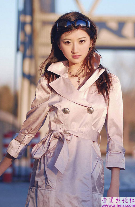 上海大都市里的美丽公主女孩