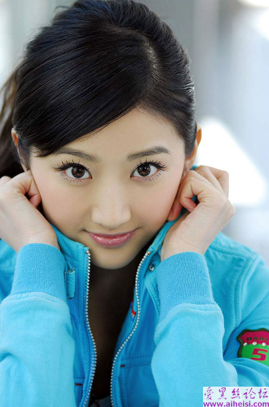 上海大都市里的美丽公主女孩