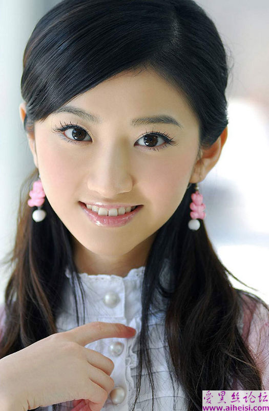 上海大都市里的美丽公主女孩