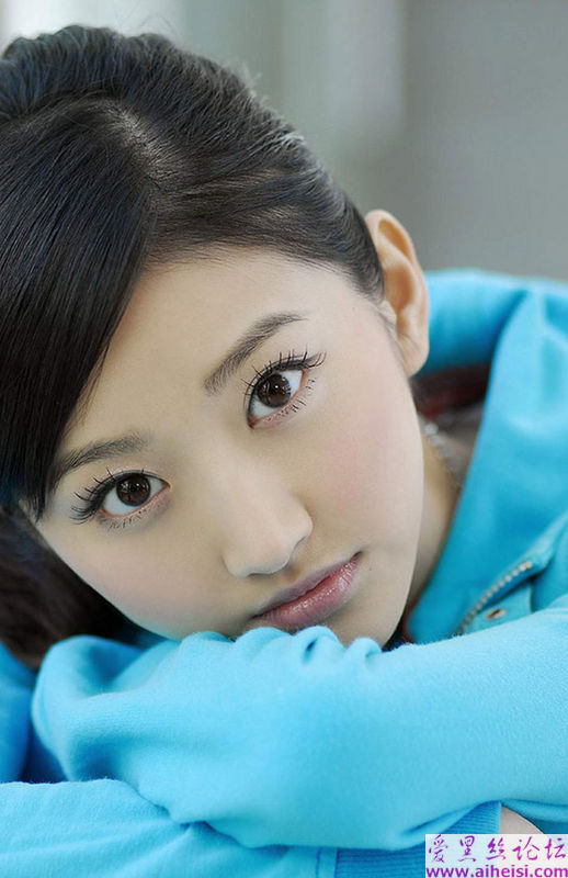 上海大都市里的美丽公主女孩