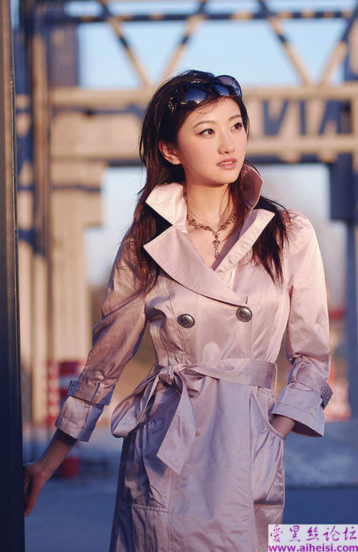 上海大都市里的美丽公主女孩