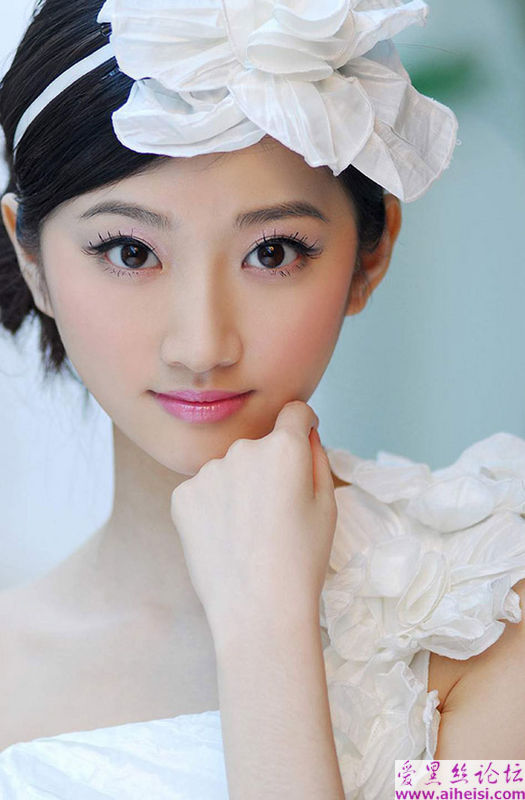 上海大都市里的美丽公主女孩