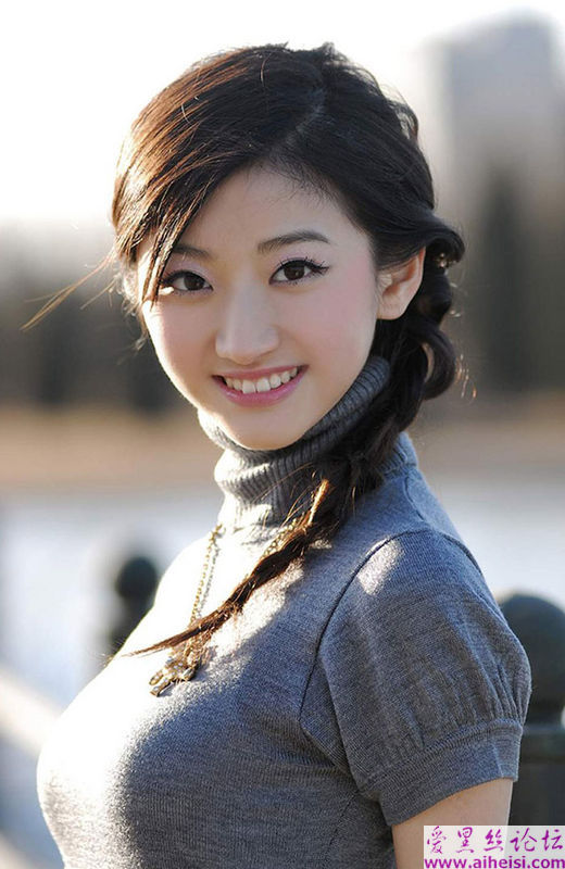 上海大都市里的美丽公主女孩