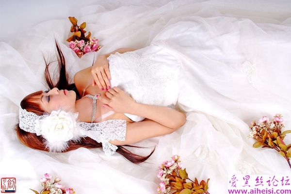 丛香百合傲雪姿