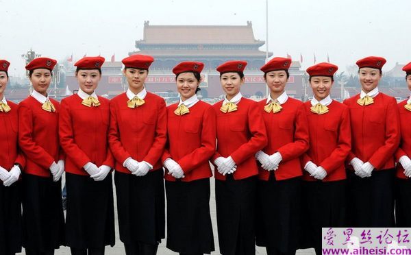 两会会场的美丽礼仪小姐