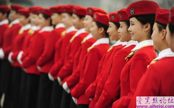 两会会场的美丽礼仪小姐