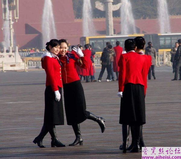 两会会场的美丽礼仪小姐