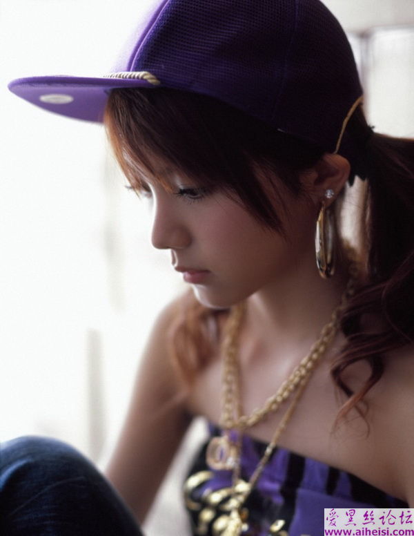 个性十足的酷酷美女