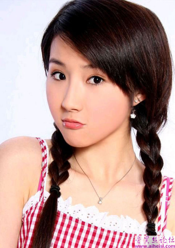 中国传统熏陶出来的文雅姑娘