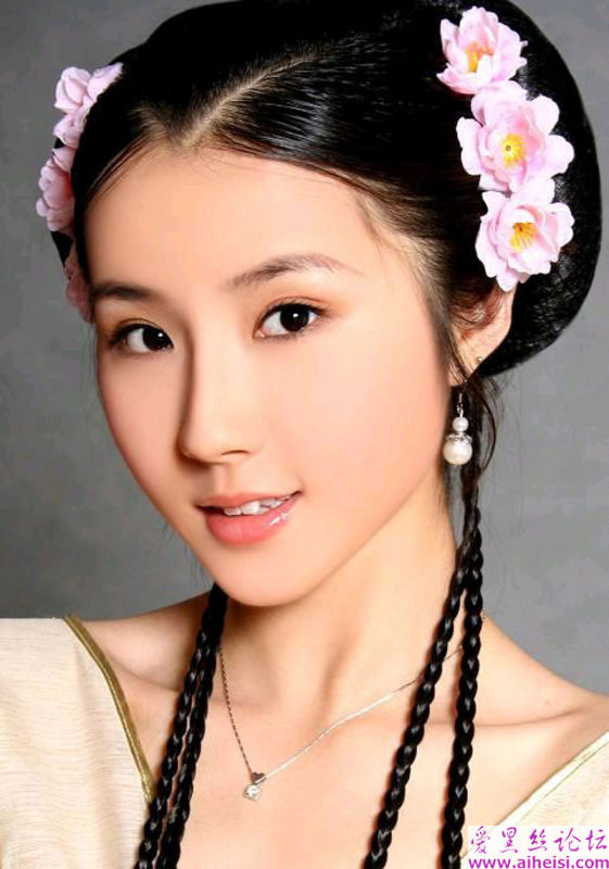 中国传统熏陶出来的文雅姑娘