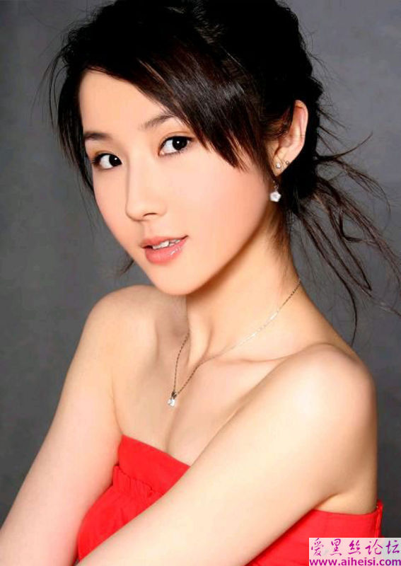 中国传统熏陶出来的文雅姑娘