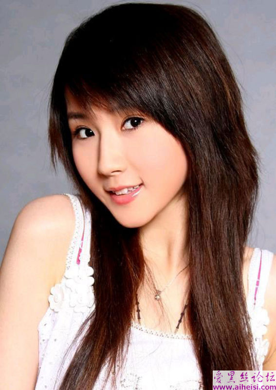 中国传统熏陶出来的文雅姑娘